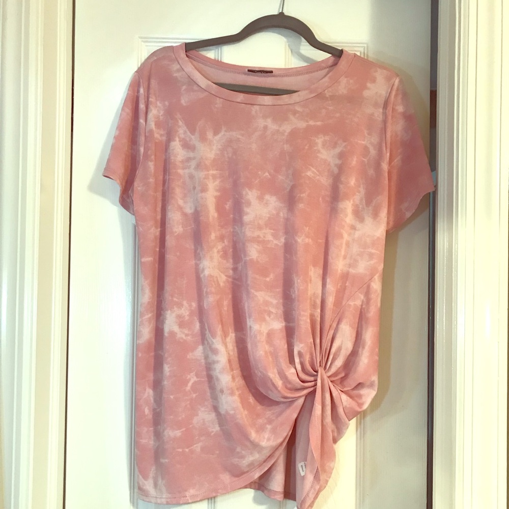 Short sleeve knotted t-shirt